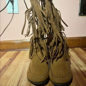 Brown fringe winter boots
